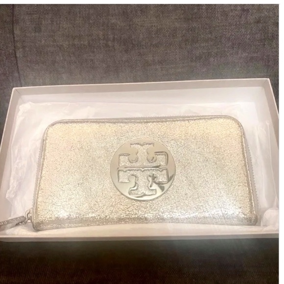 Tory Burch Handbags - Tory Burch Leather Metallic Silver Crinkle Continental Zip Wallet